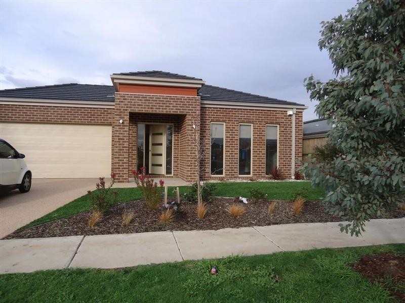 6 Ercildoune Court, Cranbourne West VIC 3977