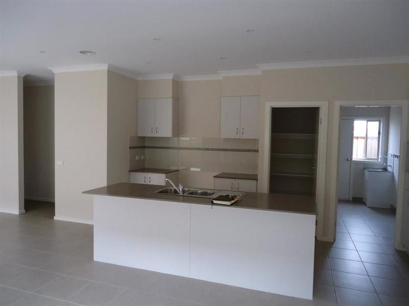 6 Ercildoune Court, Cranbourne West VIC 3977