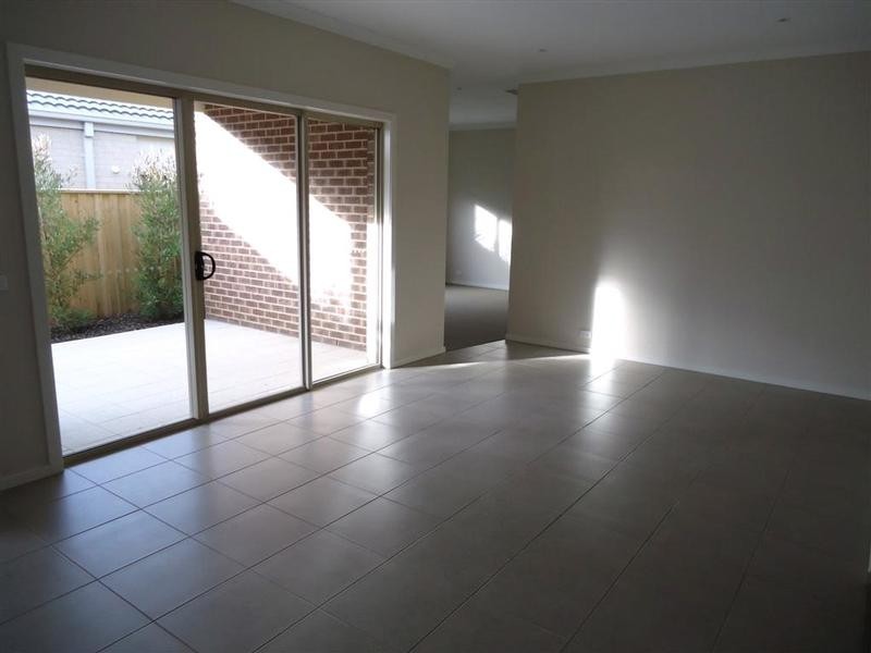 6 Ercildoune Court, Cranbourne West VIC 3977