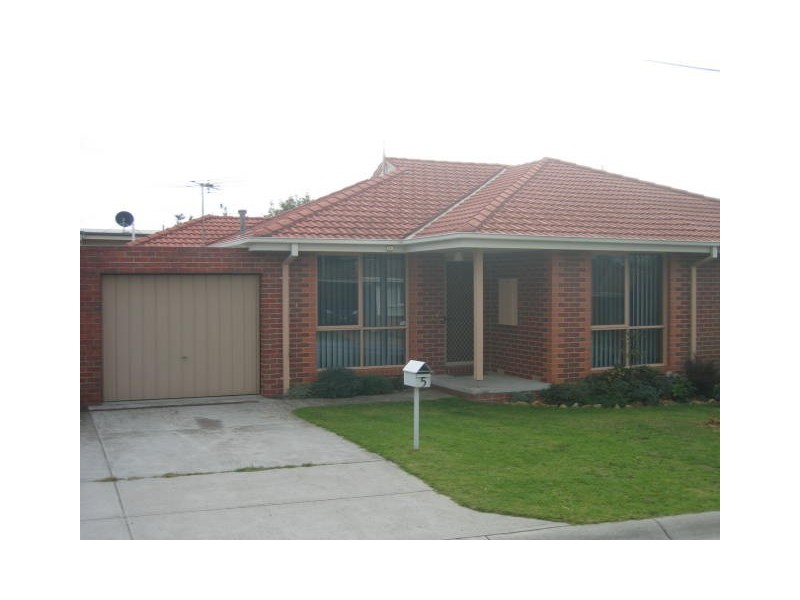 5 Entrance Road, Seaford VIC 3198