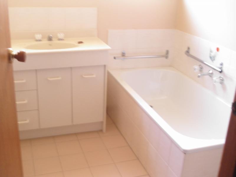 1/64 Bondi Avenue, Frankston VIC 3199