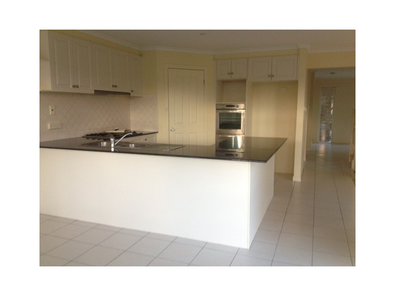 10 Narelle Court, Skye VIC 3977