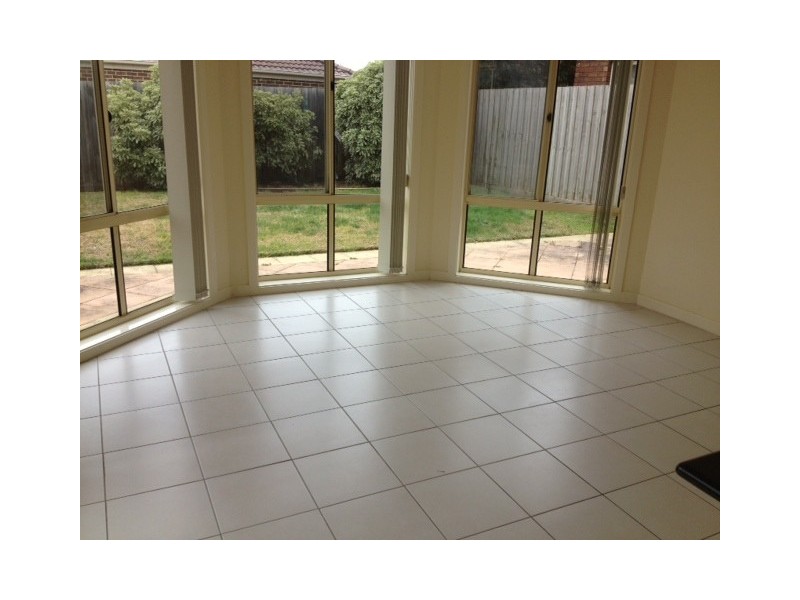 10 Narelle Court, Skye VIC 3977