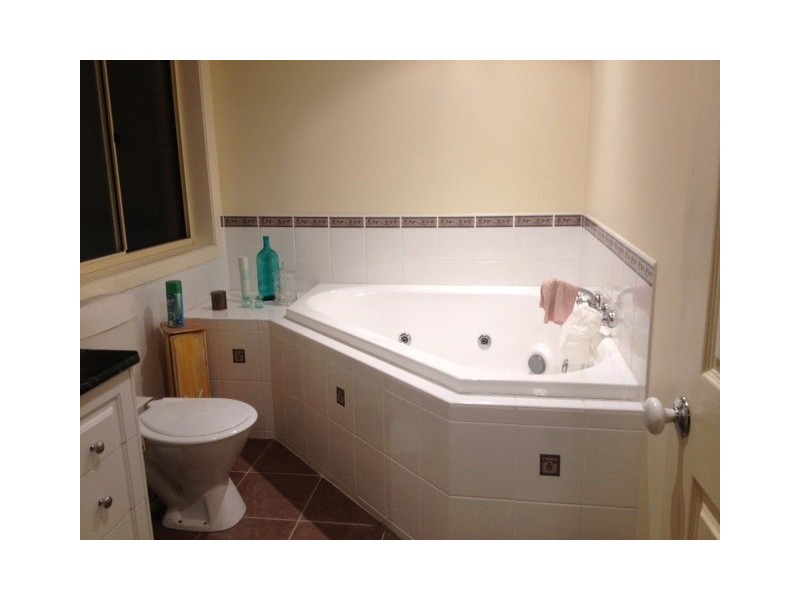 10 Narelle Court, Skye VIC 3977