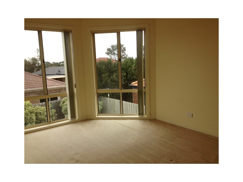 10 Narelle Court, Skye VIC 3977