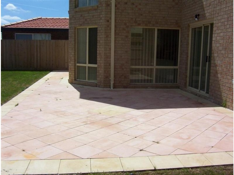 10 Narelle Court, Skye VIC 3977