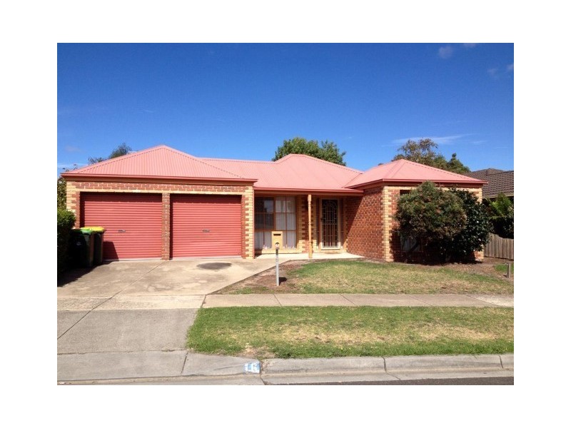 16 Heysen Drive, Skye VIC 3977