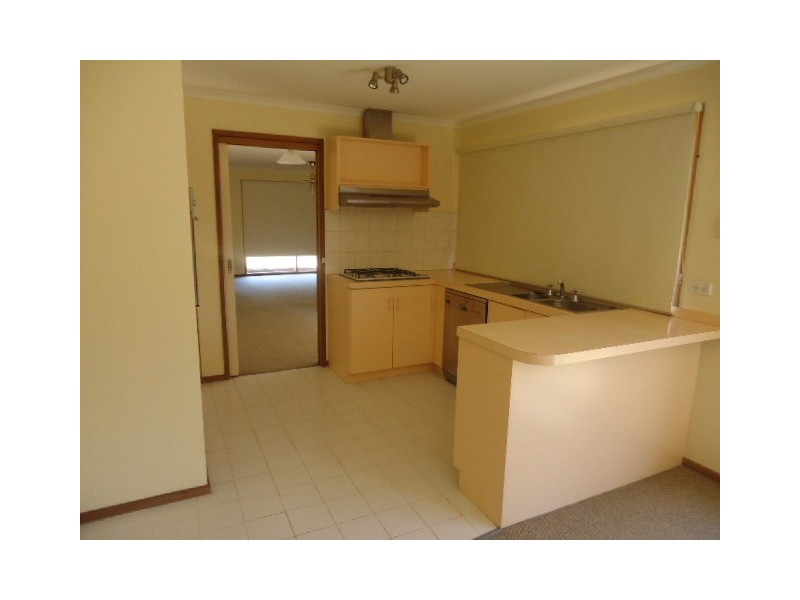 8 Tussock Court, Frankston VIC 3199