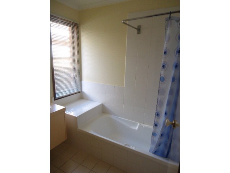 8 Tussock Court, Frankston VIC 3199