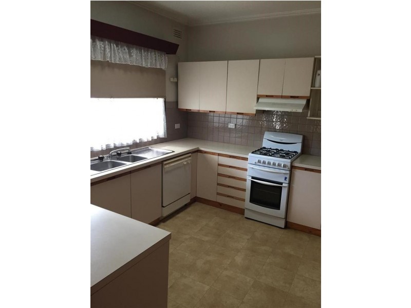 50 McMahons Rd, Frankston VIC 3199