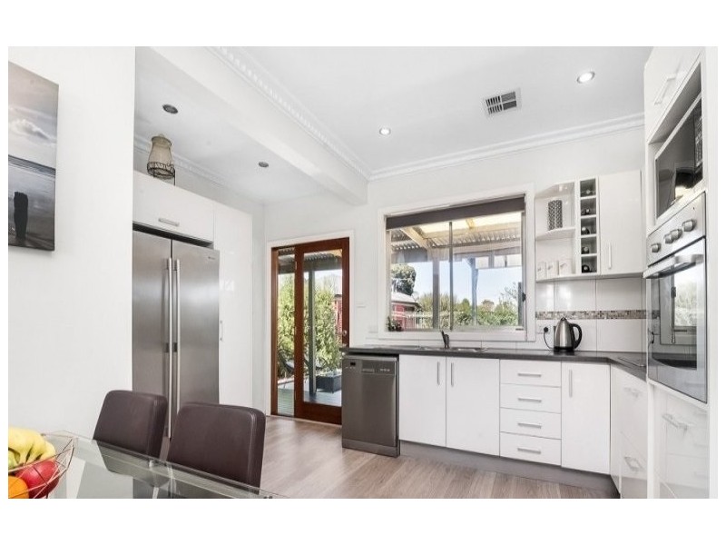 77 Wells Road, Seaford VIC 3198