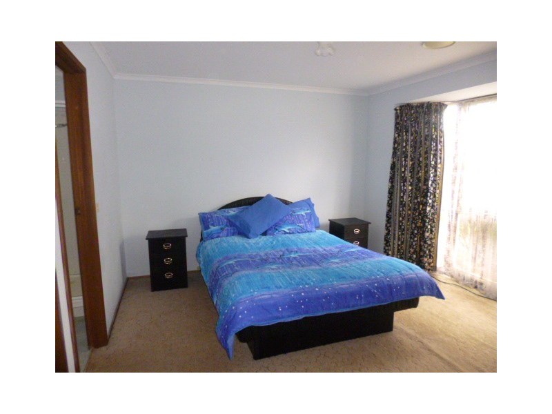 8 Duke Court, Skye VIC 3977