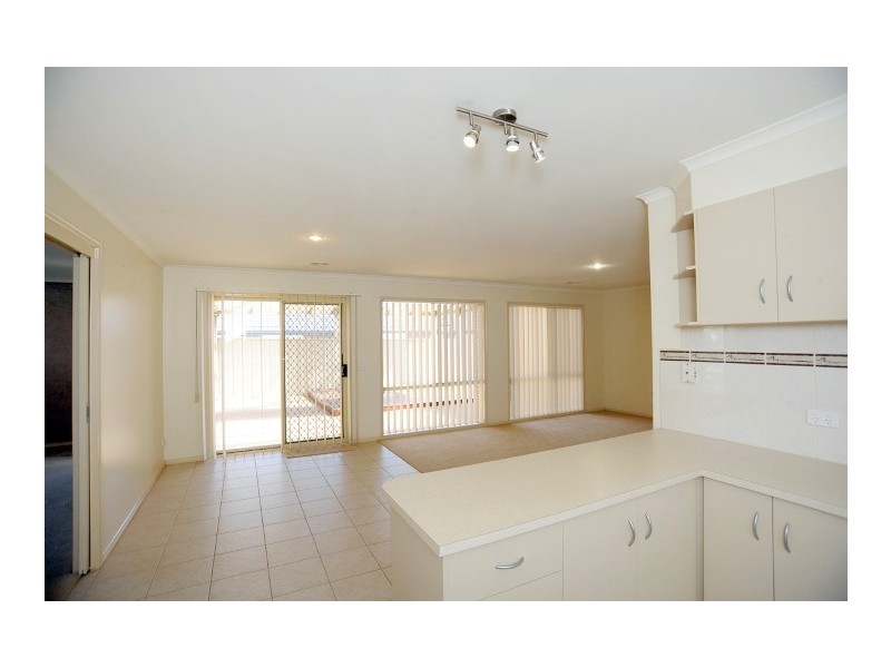 76 Scotsdale Drive, Cranbourne East VIC 3977