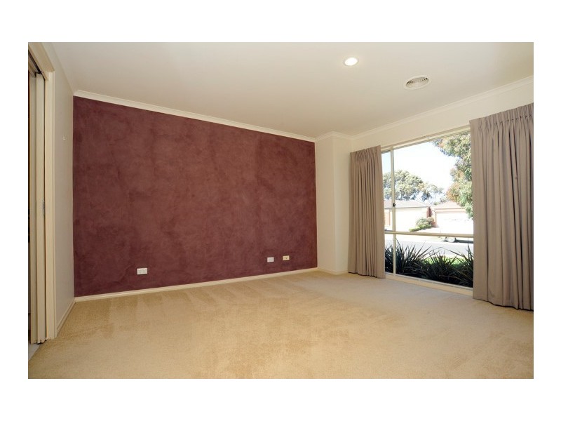 76 Scotsdale Drive, Cranbourne East VIC 3977