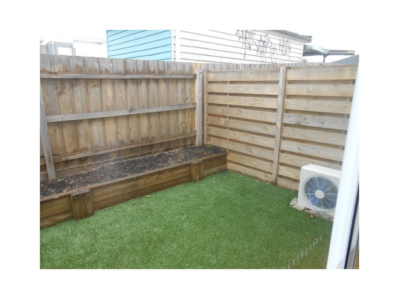 1/24 Burns Street, Frankston VIC 3199