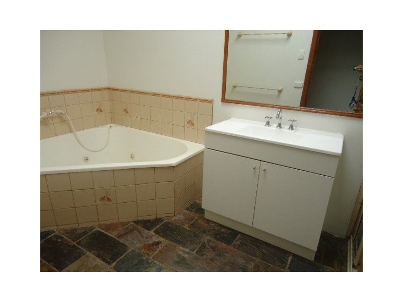 128 Rosslyn Avenue, Seaford VIC 3198