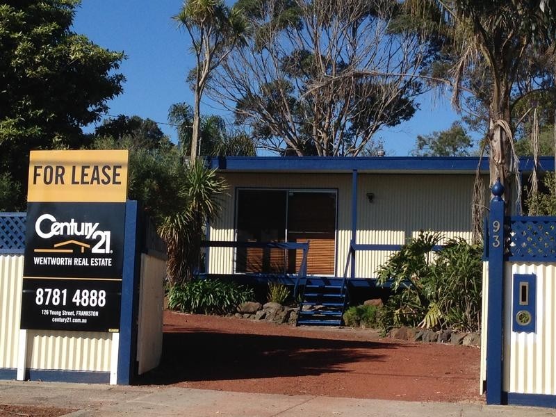 4 Manoora Avenue, Clyde North VIC 3978