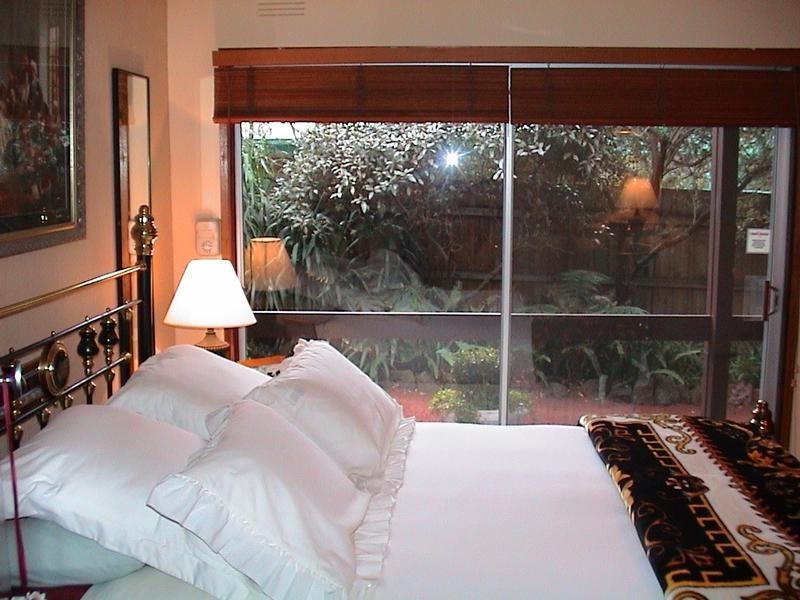 4 Manoora Avenue, Clyde North VIC 3978