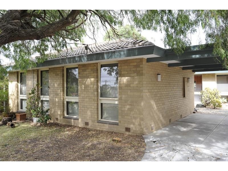 6 Bunarong Drive, Frankston VIC 3199