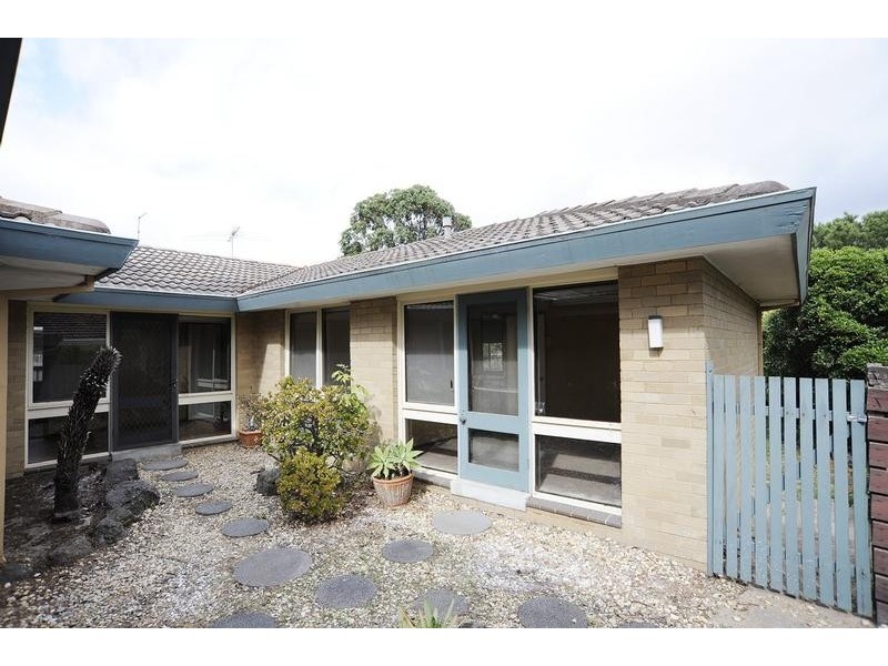 6 Bunarong Drive, Frankston VIC 3199