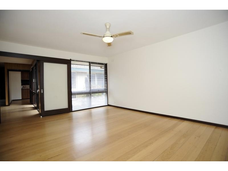 6 Bunarong Drive, Frankston VIC 3199