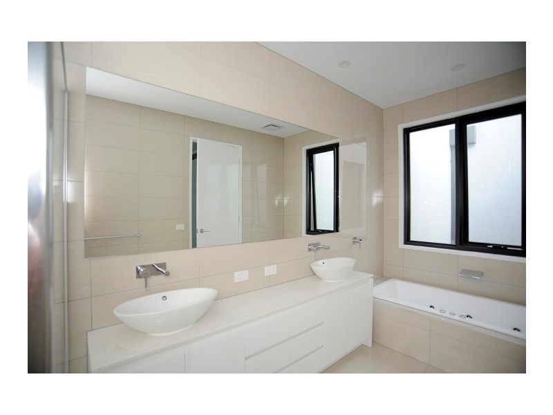 2/551 Nepean Highway, Frankston VIC 3199