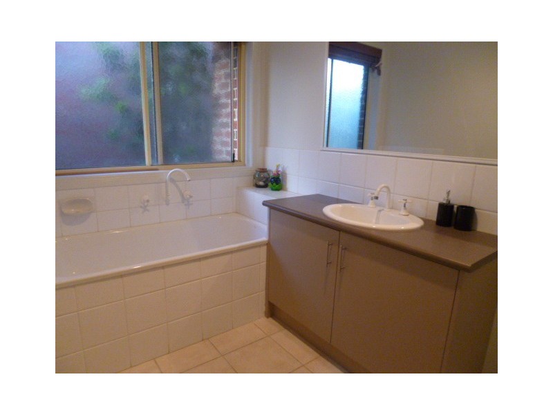 13 Riviera Drive, Pakenham VIC 3810