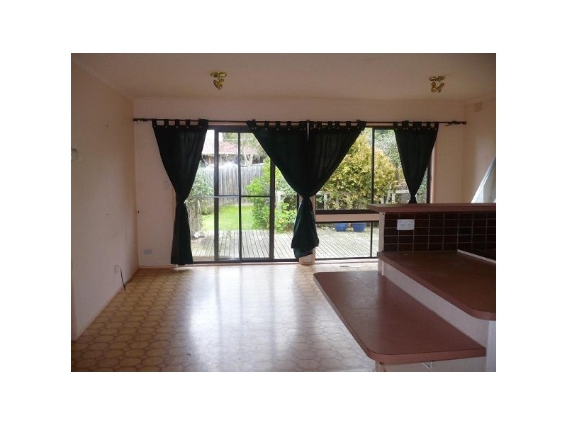 17 Raphael Crescent, Frankston VIC 3199