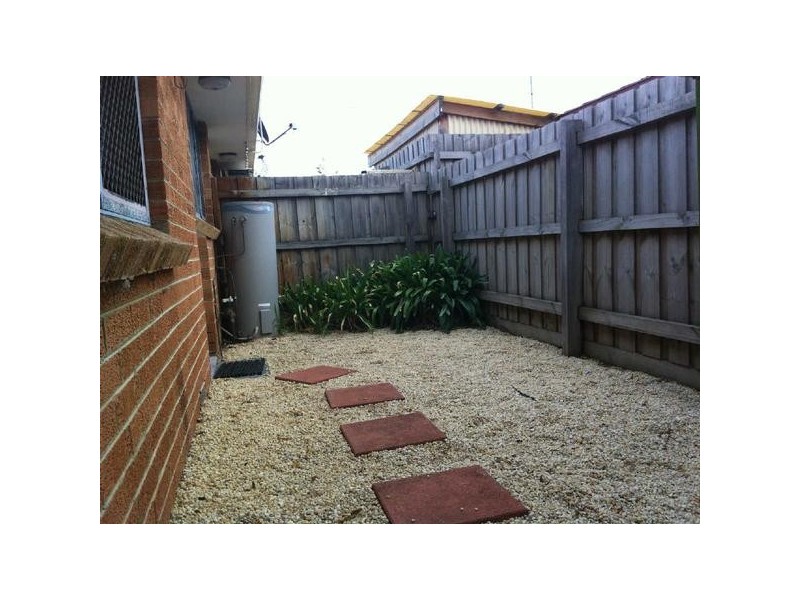 2/8A  Carder Avenue, Seaford VIC 3198