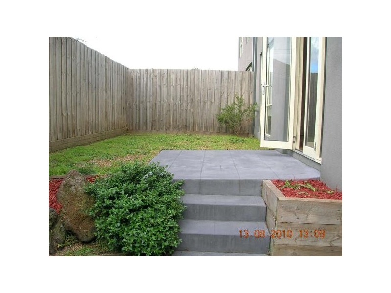 2/76  McMahons Road, Frankston VIC 3199