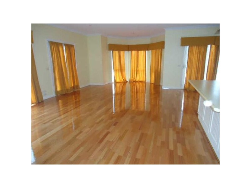 8 Masterton Place, Cranbourne East VIC 3977