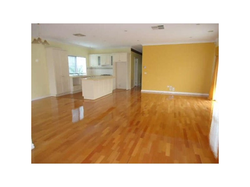 8 Masterton Place, Cranbourne East VIC 3977