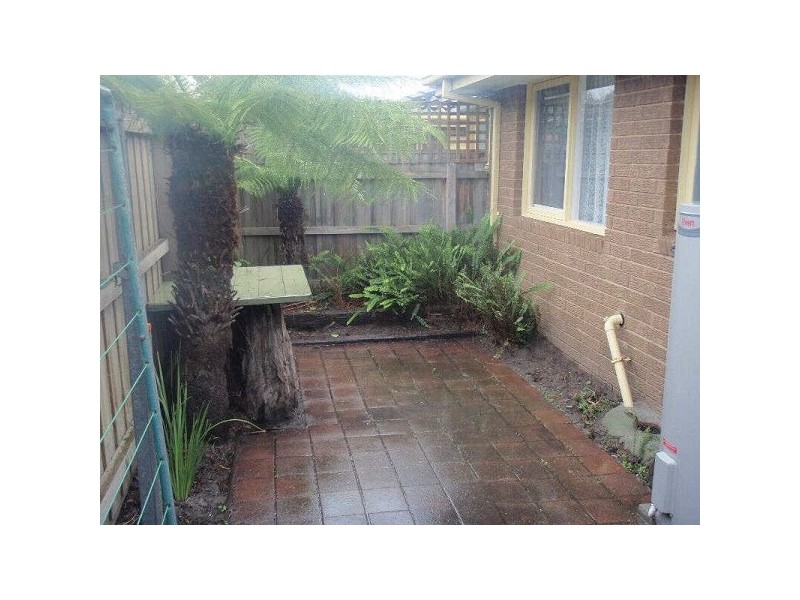 2/15  Bainbridge Avenue, Seaford VIC 3198