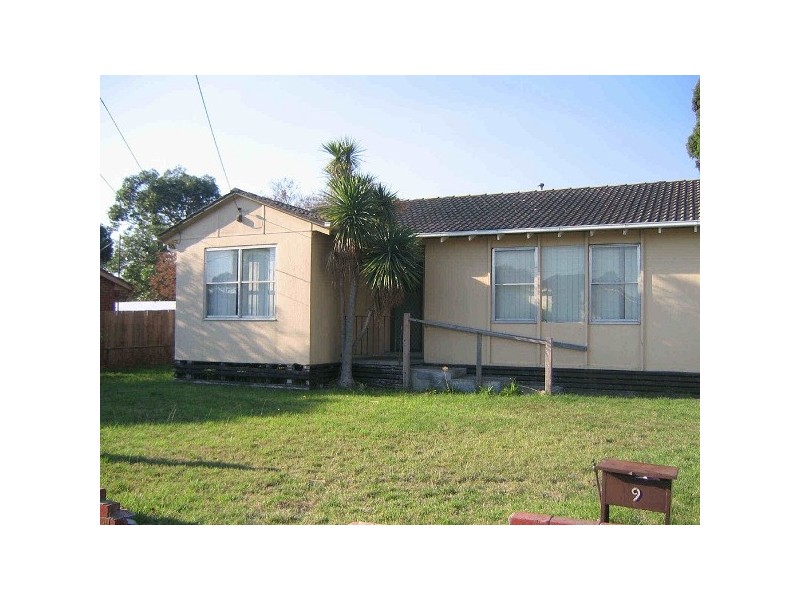 9  Mallee Street, Frankston North VIC 3200