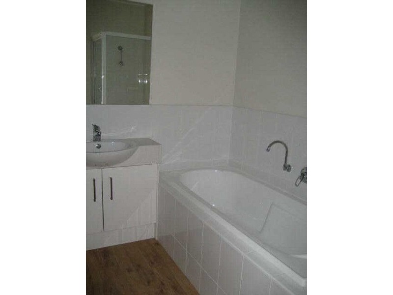 2/42  Roberts Street, Frankston VIC 3199