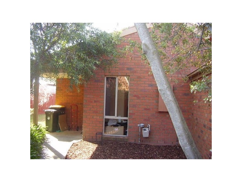 2/13  Poinciana Street, Frankston VIC 3199