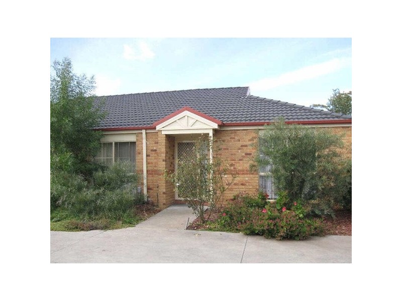9/4  Barak Court, Frankston VIC 3199