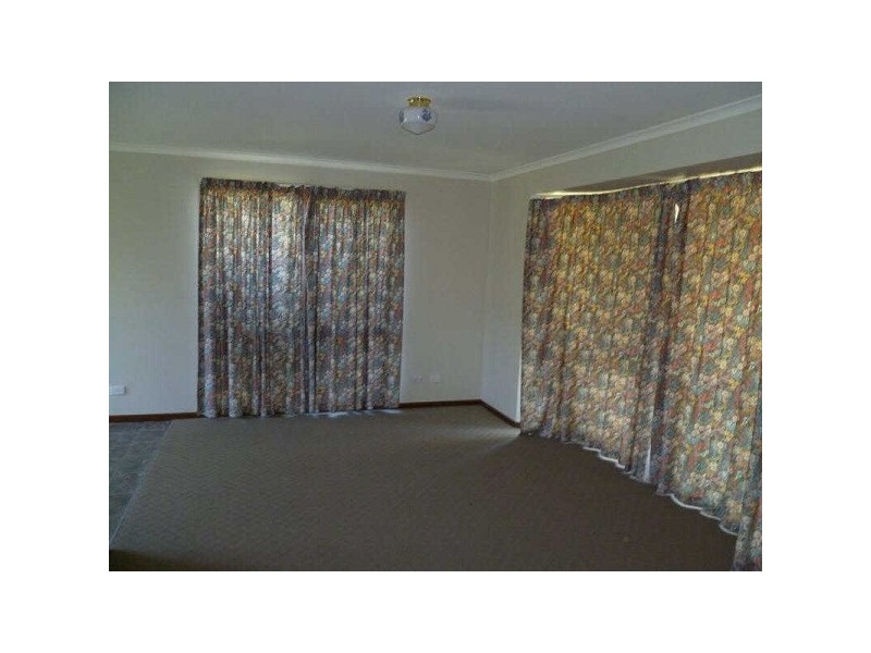 1  Manna Gum Court, Carrum Downs VIC 3201