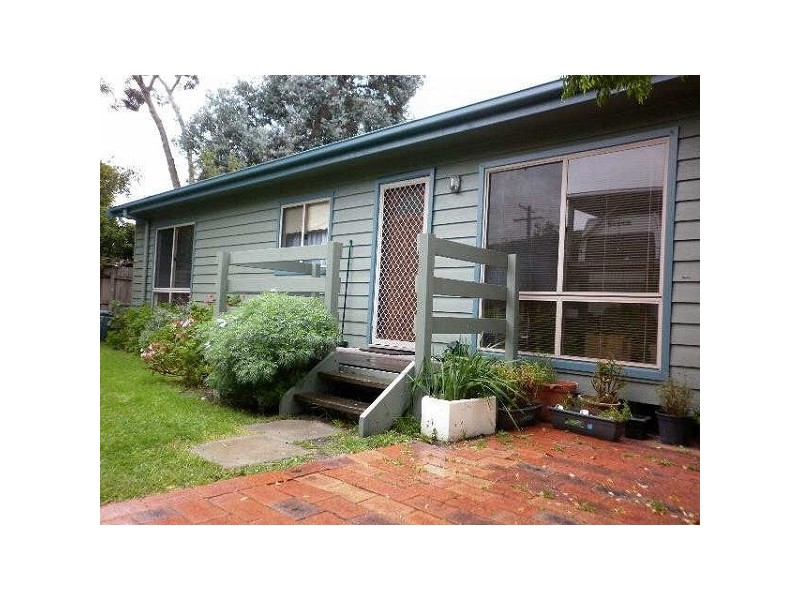 15B  Coprosma Avenue, Frankston VIC 3199