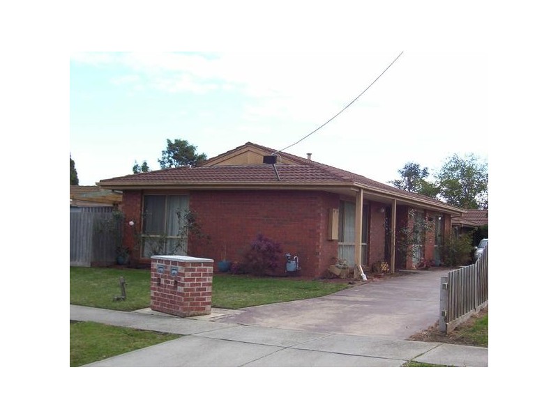 1/17  Darnley Drive, Skye VIC 3977