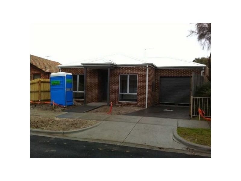 2/7  Pine Street, Frankston North VIC 3200