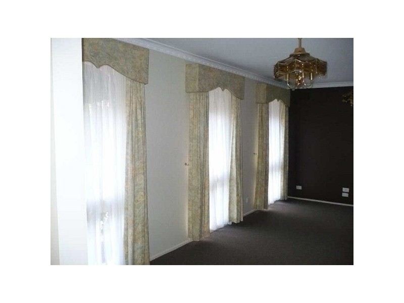 8  Dunraven Court, Frankston VIC 3199