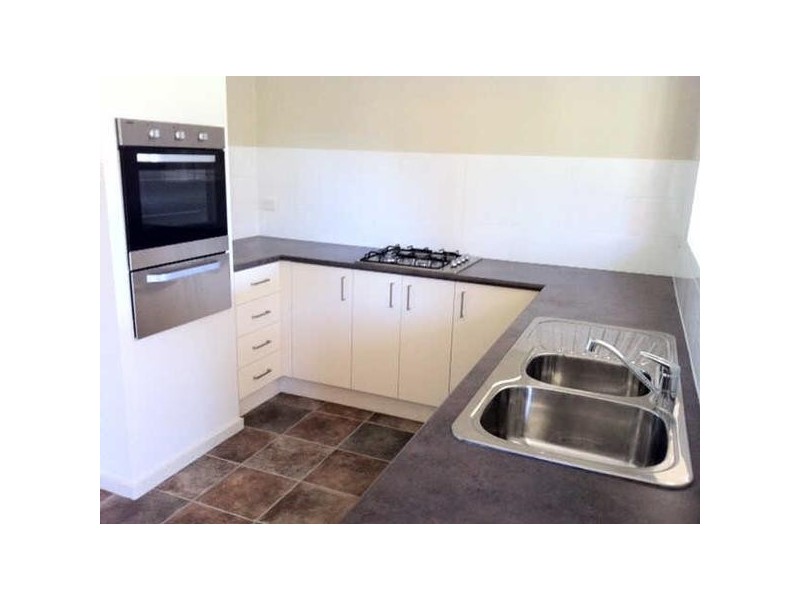 1  Saltbush Glade, Frankston VIC 3199