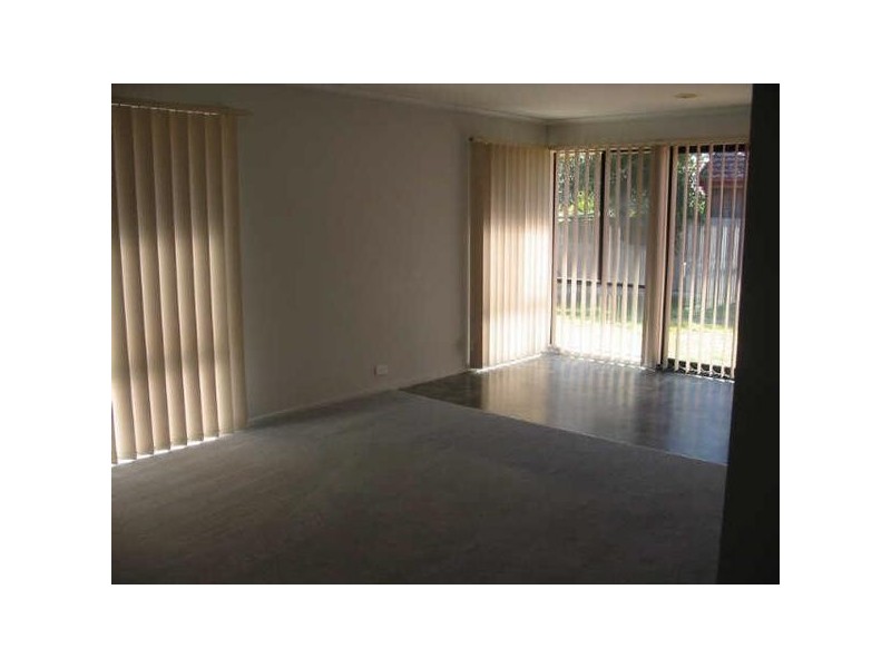 1  Saltbush Glade, Frankston VIC 3199