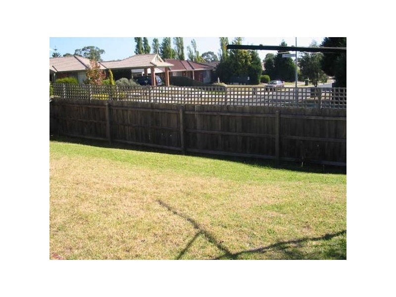 1  Saltbush Glade, Frankston VIC 3199