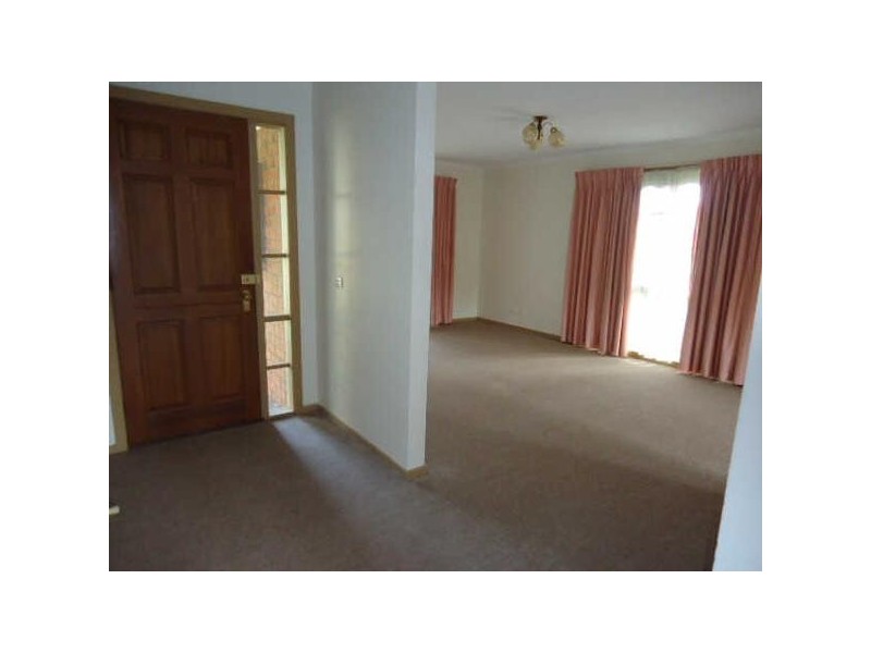 1/16  Dell Road, Frankston VIC 3199