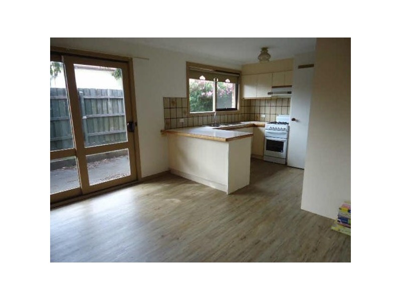 1/16  Dell Road, Frankston VIC 3199