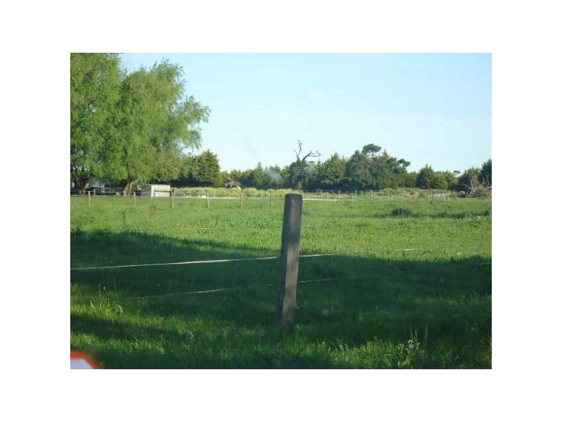 1280  Ballarto Road, Cranbourne East VIC 3977