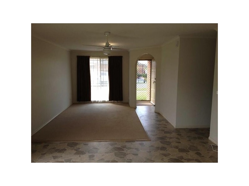 76  Calais Court, Cranbourne West VIC 3977