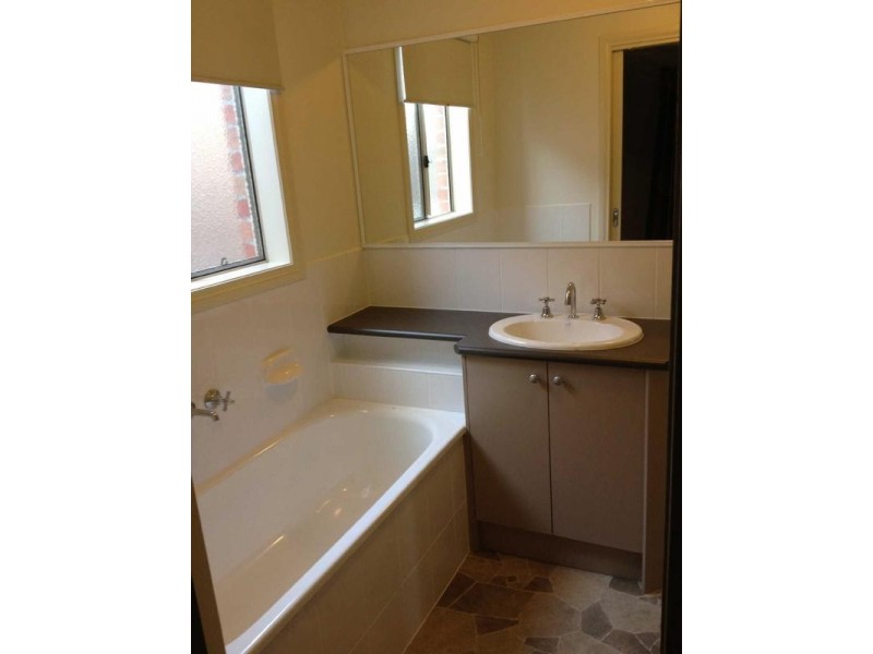 76  Calais Court, Cranbourne West VIC 3977